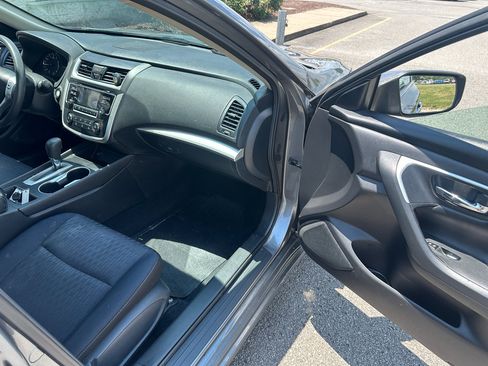 Used 2018 Nissan Altima 2.5 S w/ S Convenience Package FWD image 12