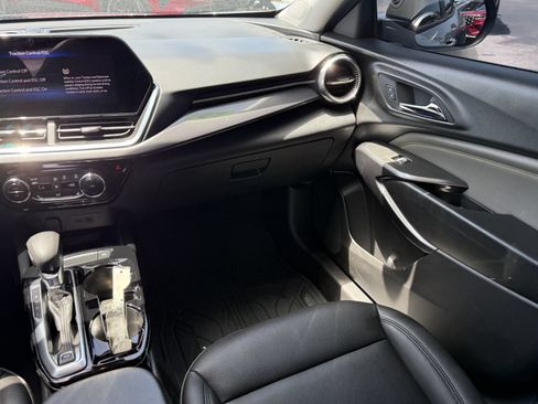 Used 2025 Chevrolet Trax ACTIV w/ Sunroof Package FWD image 19