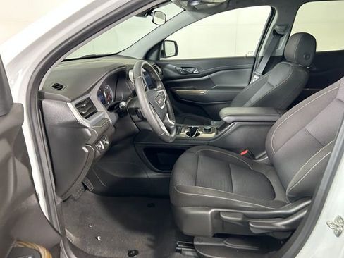 Used 2023 GMC Acadia SLE image 12