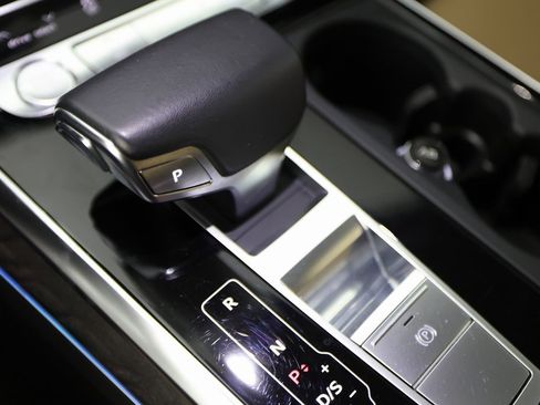 Used 2019 Audi Q8 Prestige image 24