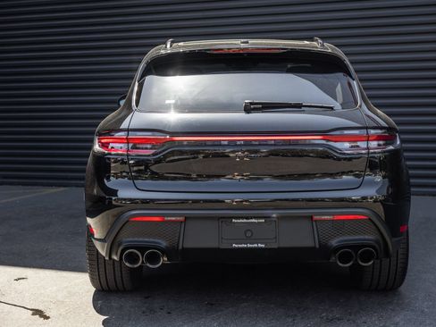 Certified 2026 Porsche Macan AWD/4WD image 8