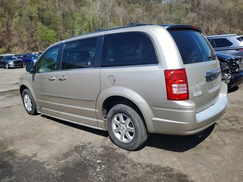 Used 2009 Chrysler Town & Country Touring w/ Family Value Group FWD image 4