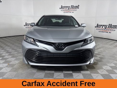Used 2018 Toyota Camry L image 4