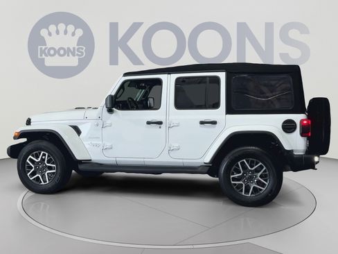 Used 2024 Jeep Wrangler Unlimited Sahara w/ Technology Group AWD/4WD image 7