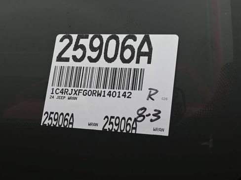 Used 2024 Jeep Wrangler Unlimited Rubicon AWD/4WD image 23