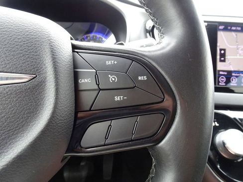 Used 2019 Chrysler Pacifica Touring Plus w/ S Appearance Package FWD image 22