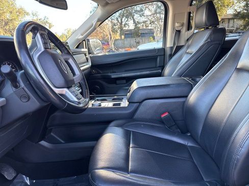 Used 2024 Ford Expedition XLT image 11