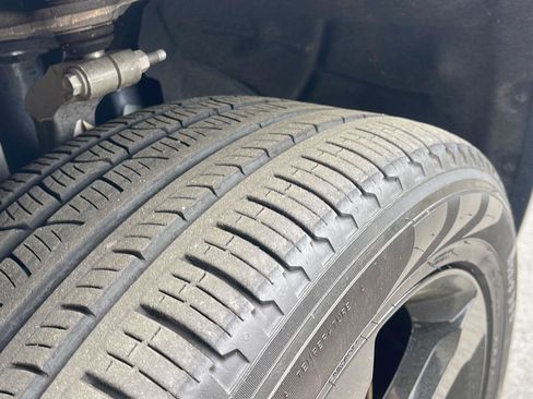 Certified 2024 Jeep Grand Cherokee L Limited w/ Black Appearance Package image 10