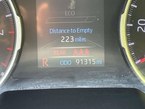 Used 2019 Toyota RAV4 LE FWD image 22