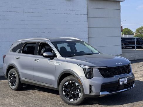 New 2025 Kia Sorento S image 2