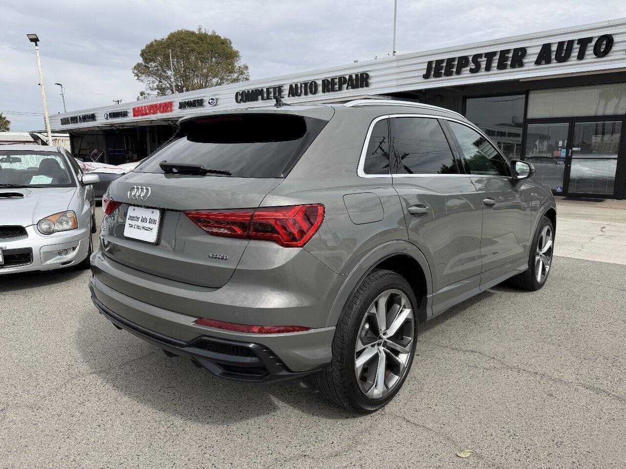 Used 2020 Audi Q3 2.0T Premium Plus w/ Premium Plus Package AWD/4WD image 4