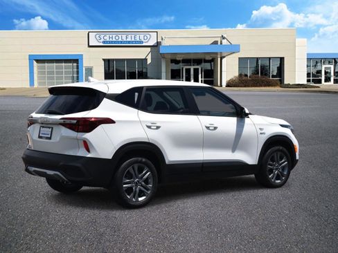 Used 2023 Kia Seltos LX AWD/4WD image 3