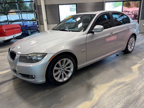 Used 2011 BMW 328i xDrive Sedan AWD/4WD image 32