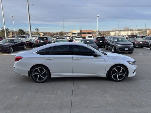 Used 2022 Honda Accord Sport image 4