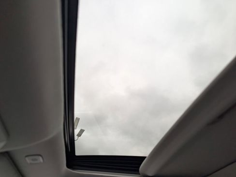 Used 2023 Toyota Highlander XLE image 5