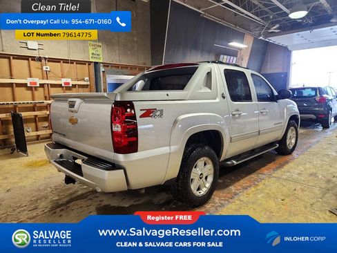 Used 2013 Chevrolet Avalanche LT image 4