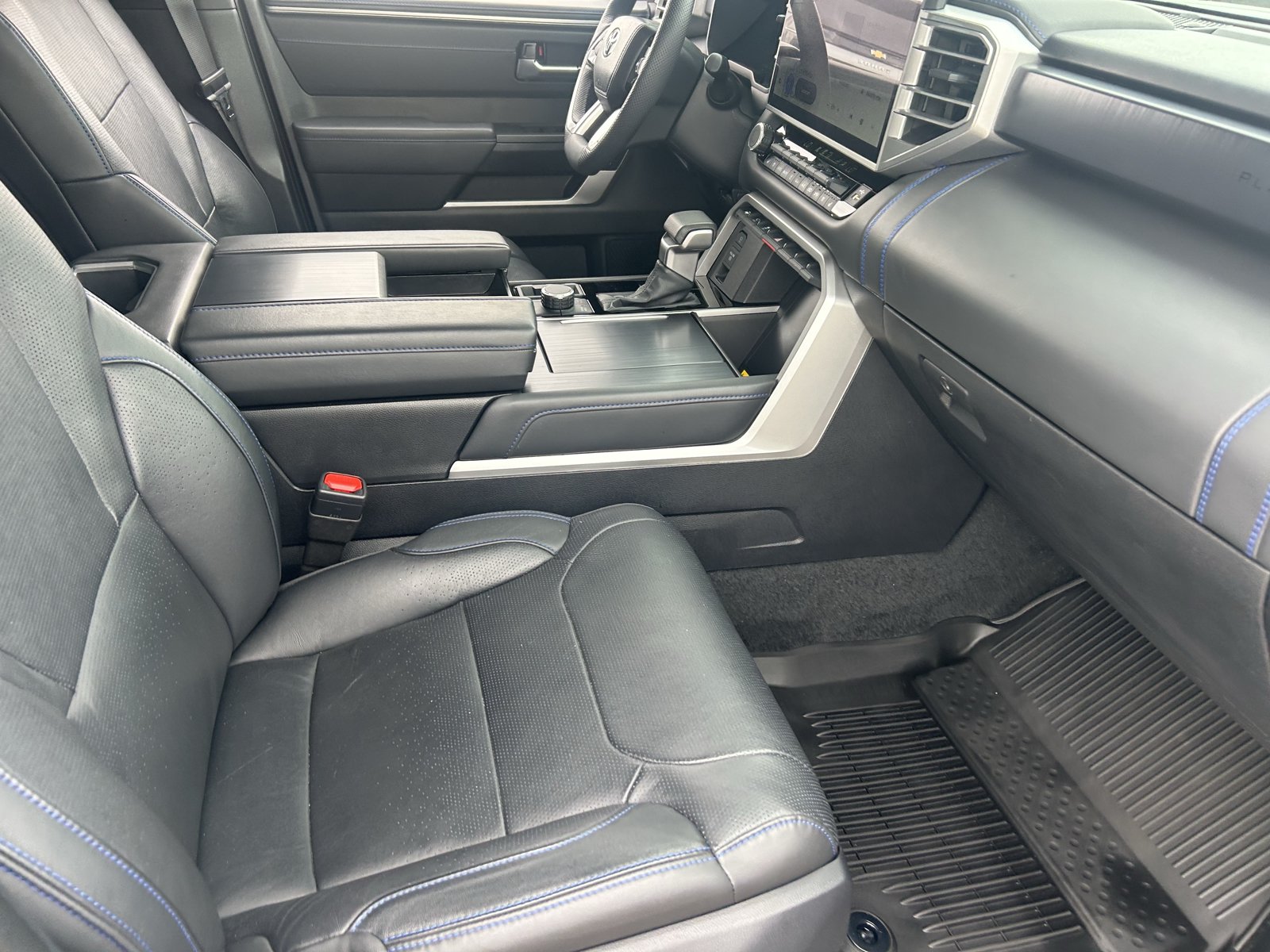 Used 2025 Toyota Sequoia Platinum AWD/4WD image 11