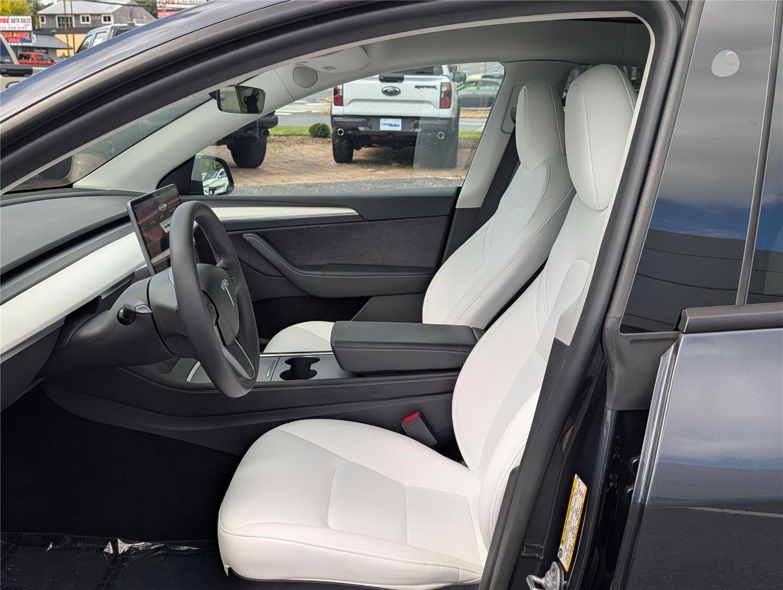 Used 2025 Tesla Model Y Long Range RWD image 16