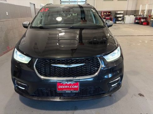Used 2022 Chrysler Pacifica Limited FWD image 10