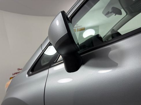 Used 2015 Nissan Versa Note SV FWD image 13