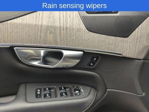 Used 2023 Volvo XC90 B6 Ultimate w/ Lounge Package image 24