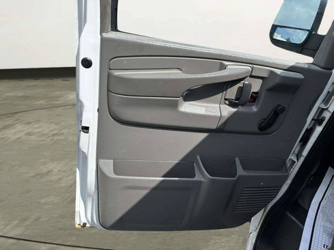 Used 2012 Chevrolet Express 3500 Extended RWD image 11