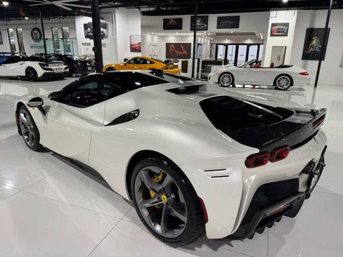 Used 2021 Ferrari SF90 Stradale image 5