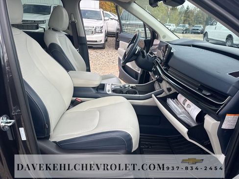 Used 2025 Kia Carnival SX Prestige image 27