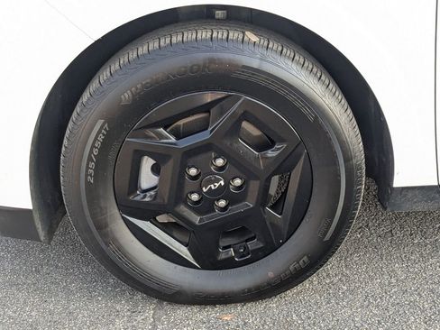 Used 2025 Kia Carnival image 30