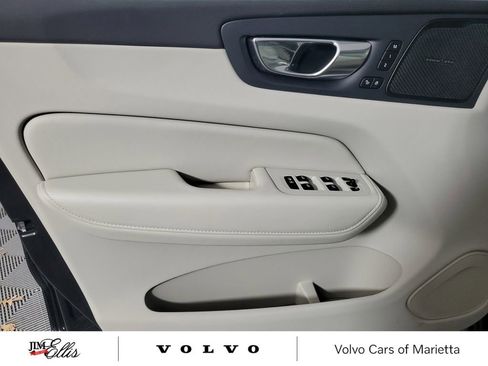 Used 2023 Volvo XC60 B5 Ultimate w/ Protection Package Premier image 20