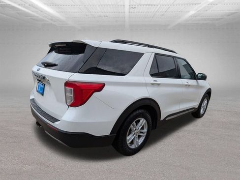 Used 2021 Ford Explorer XLT w/ Equipment Group 202A RWD image 5