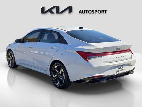 Used 2021 Hyundai Elantra SEL w/ Convenience + Premium Package image 10