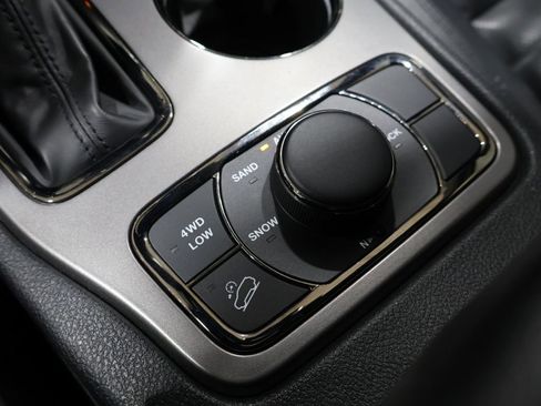 Used 2020 Jeep Grand Cherokee Limited X image 31