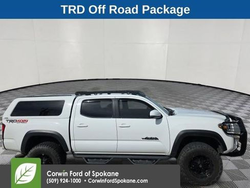 Used 2019 Toyota Tacoma TRD Off-Road w/ Technology Package image 2