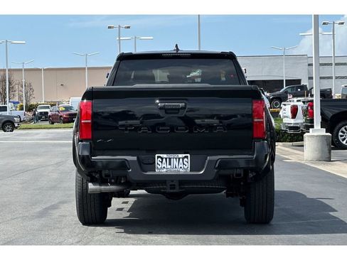 Used 2025 Toyota Tacoma TRD Sport image 5
