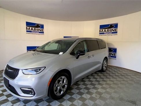 Used 2024 Chrysler Pacifica Limited image 6