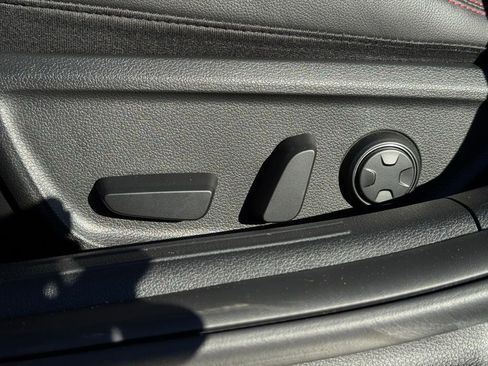 Used 2025 Genesis G70 2.5T w/ Sport Prestige Package image 28