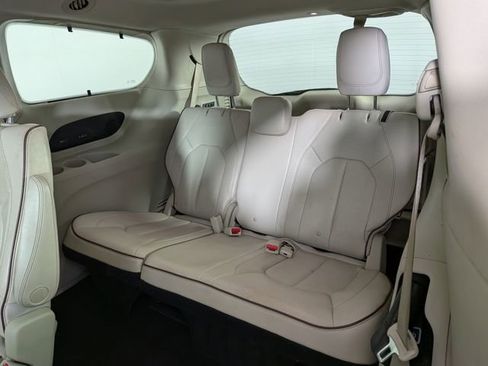 Used 2019 Chrysler Pacifica Limited image 29