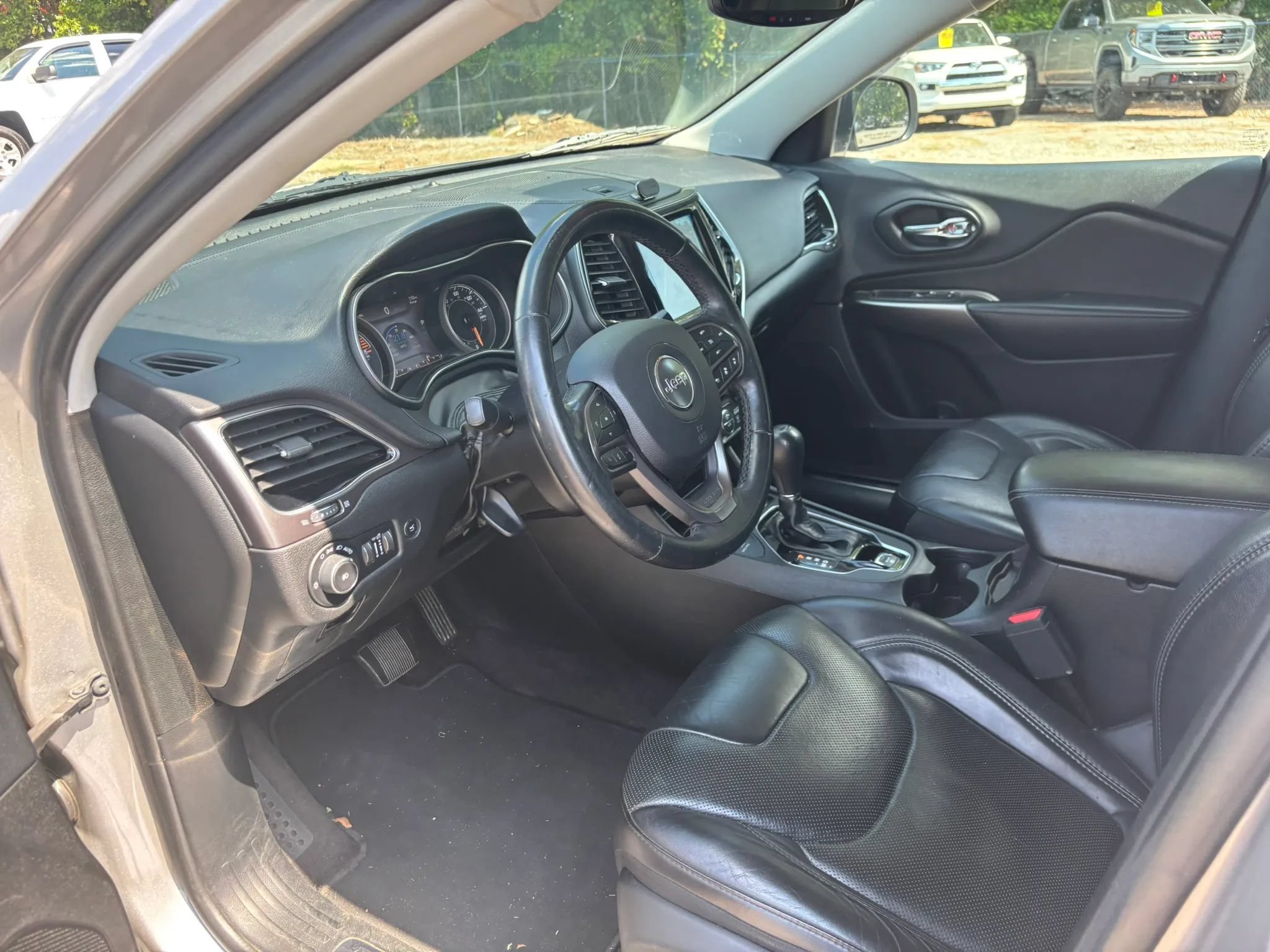 Used 2019 Jeep Cherokee Limited w/ Luxury Group AWD/4WD image 10