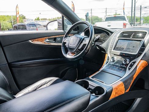Used 2020 Lincoln Nautilus Reserve FWD image 20
