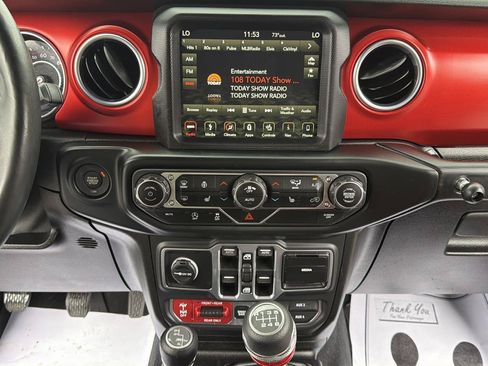 Used 2018 Jeep Wrangler Unlimited Rubicon AWD/4WD image 9