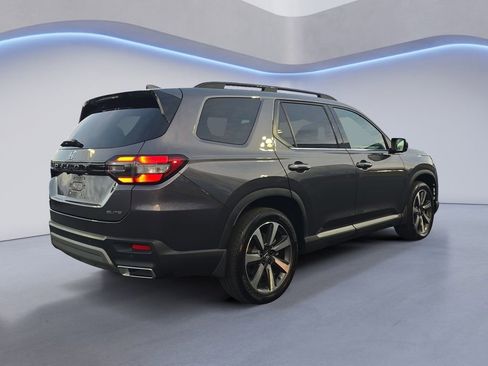 Used 2025 Honda Pilot Elite image 5