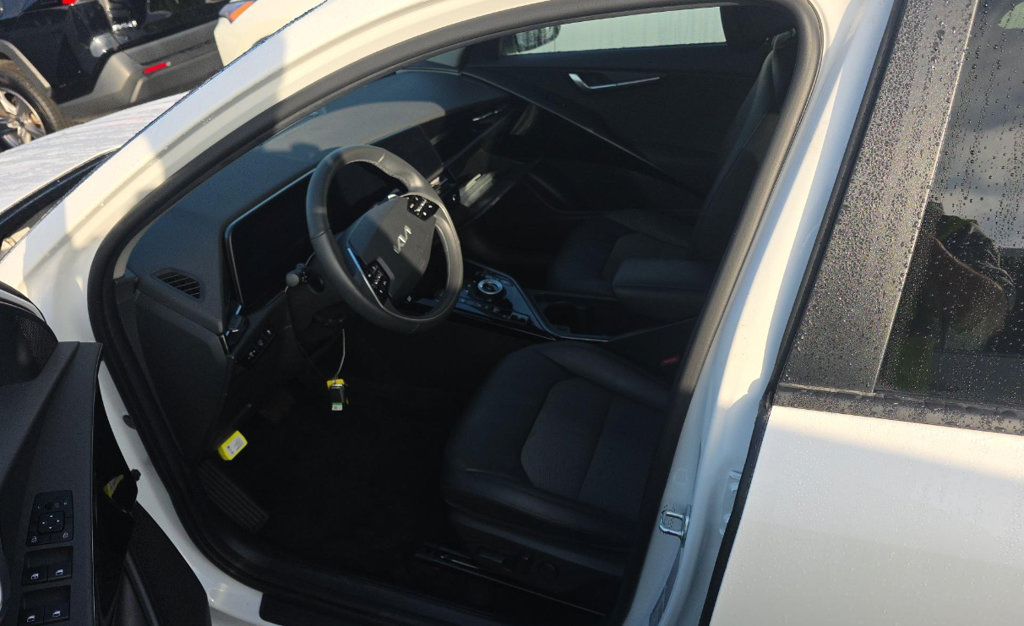 Used 2023 Kia Niro Wind w/ Wind Preserve Package FWD image 10