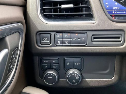 Used 2022 Chevrolet Tahoe LT w/ LT Signature Plus Package image 34