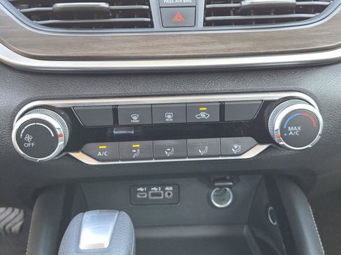 Used 2023 Nissan Altima 2.5 SV AWD/4WD image 11