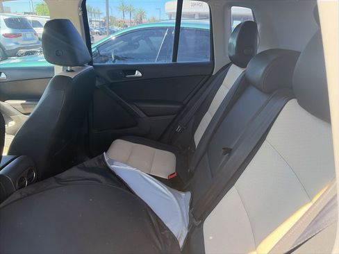 Used 2016 Volkswagen Tiguan S image 9