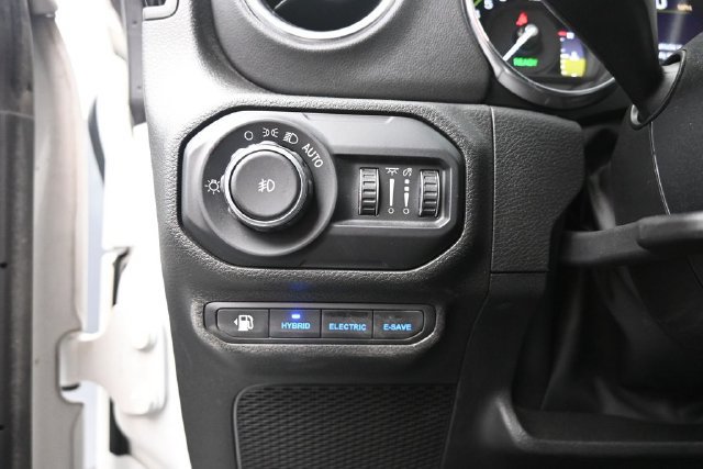 Used 2022 Jeep Wrangler Unlimited Rubicon 4xe w/ Cold Weather Group AWD/4WD image 15