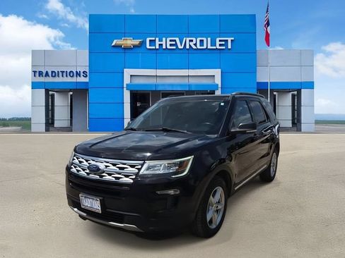Used 2019 Ford Explorer XLT w/ Equipment Group 202A FWD image 4