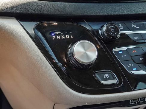 Certified 2023 Chrysler Pacifica Touring-L FWD image 18