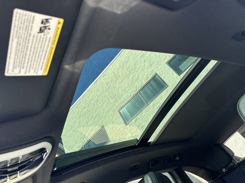 Used 2021 Porsche Macan S image 38